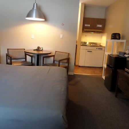 Ray Lyn Motel Trail ภายนอก รูปภาพ
