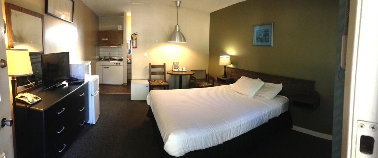 Ray Lyn Motel Trail ภายนอก รูปภาพ