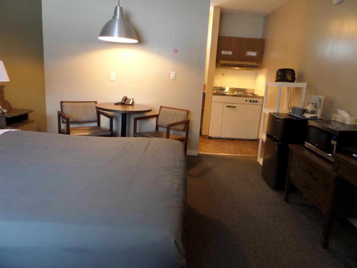 Ray Lyn Motel Trail ภายนอก รูปภาพ