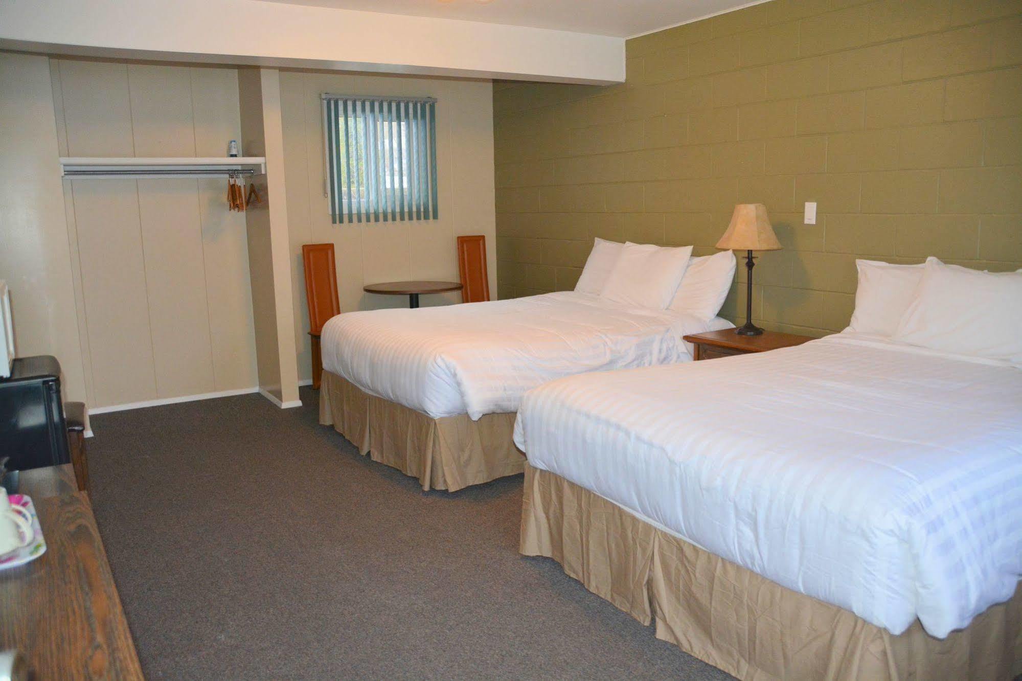Ray Lyn Motel Trail ภายนอก รูปภาพ