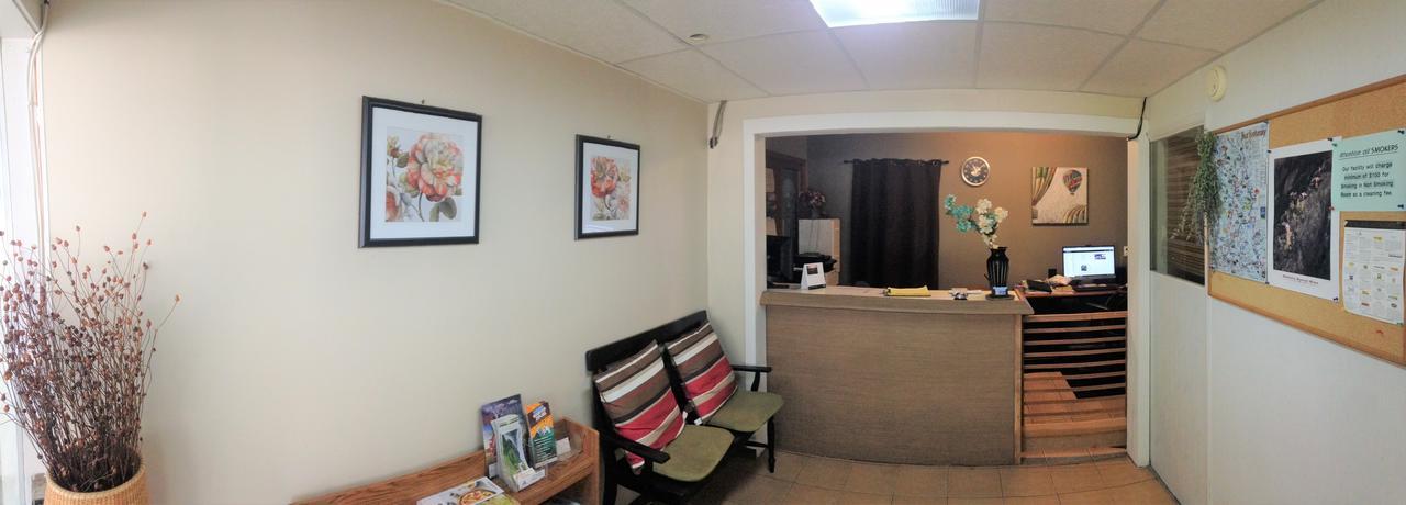 Ray Lyn Motel Trail ภายนอก รูปภาพ