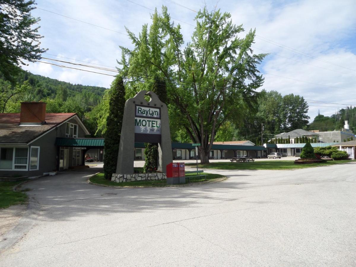 Ray Lyn Motel Trail ภายนอก รูปภาพ