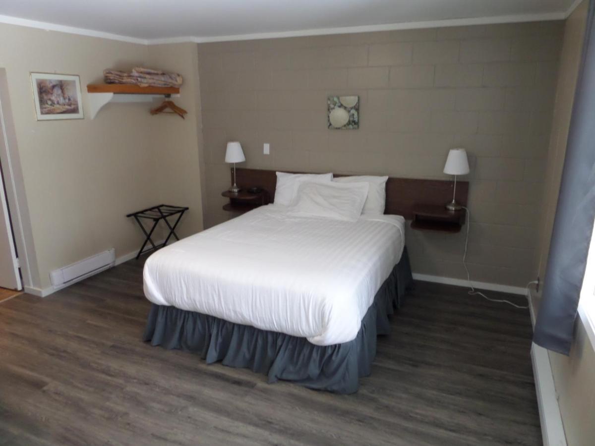 Ray Lyn Motel Trail ภายนอก รูปภาพ