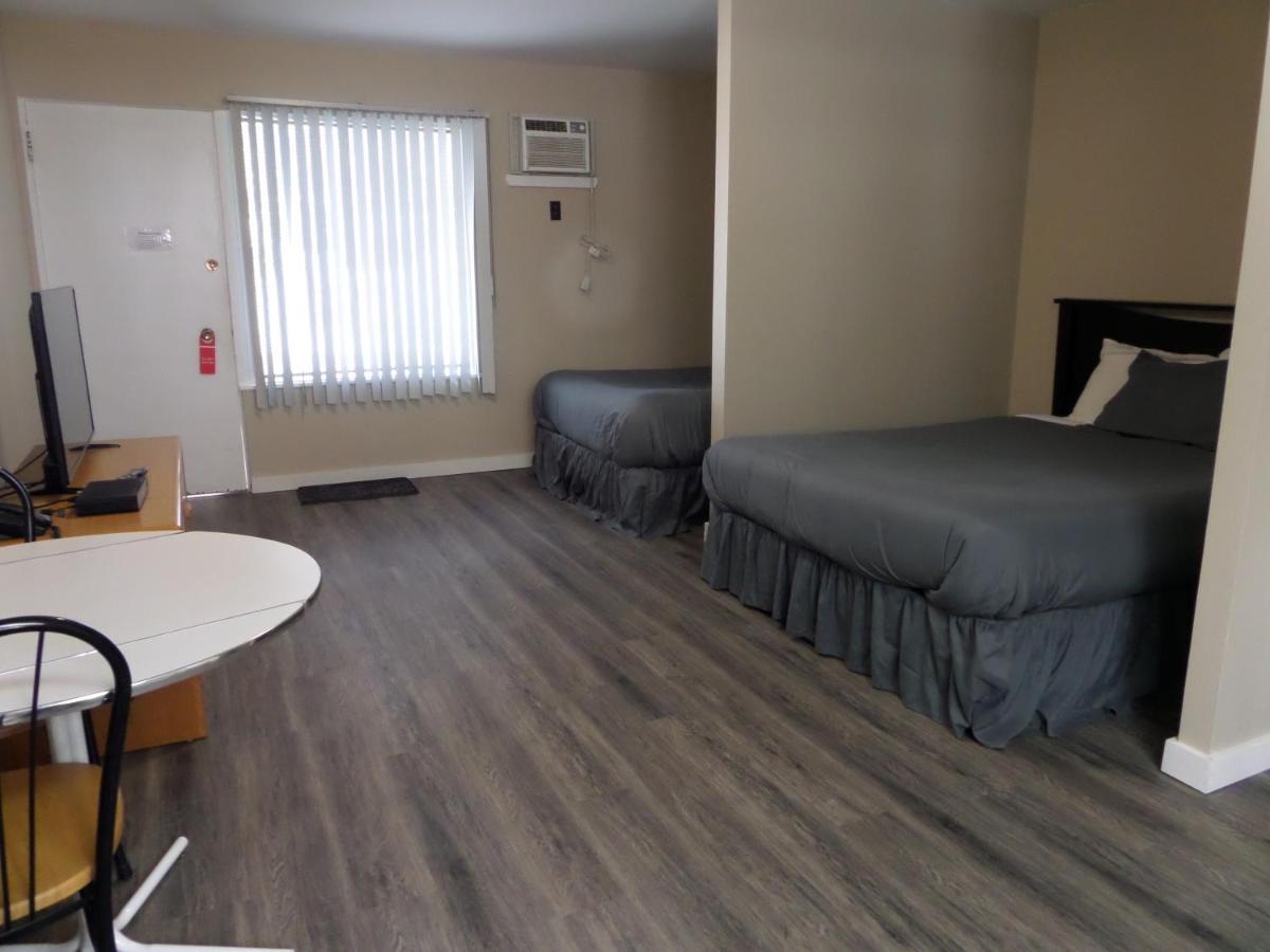 Ray Lyn Motel Trail ภายนอก รูปภาพ
